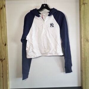 Lusso New York Yankees Raglan Quarter-Zip Tri-Blend Cropped Pullover Hoodie